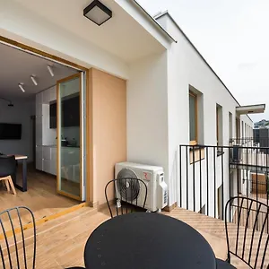 https://wola-skwer-sunny-apartment.warsawhotelspoland.com
