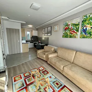 https://lara-lux-apartment.hotels-hajduszoboszlo-hungary.com